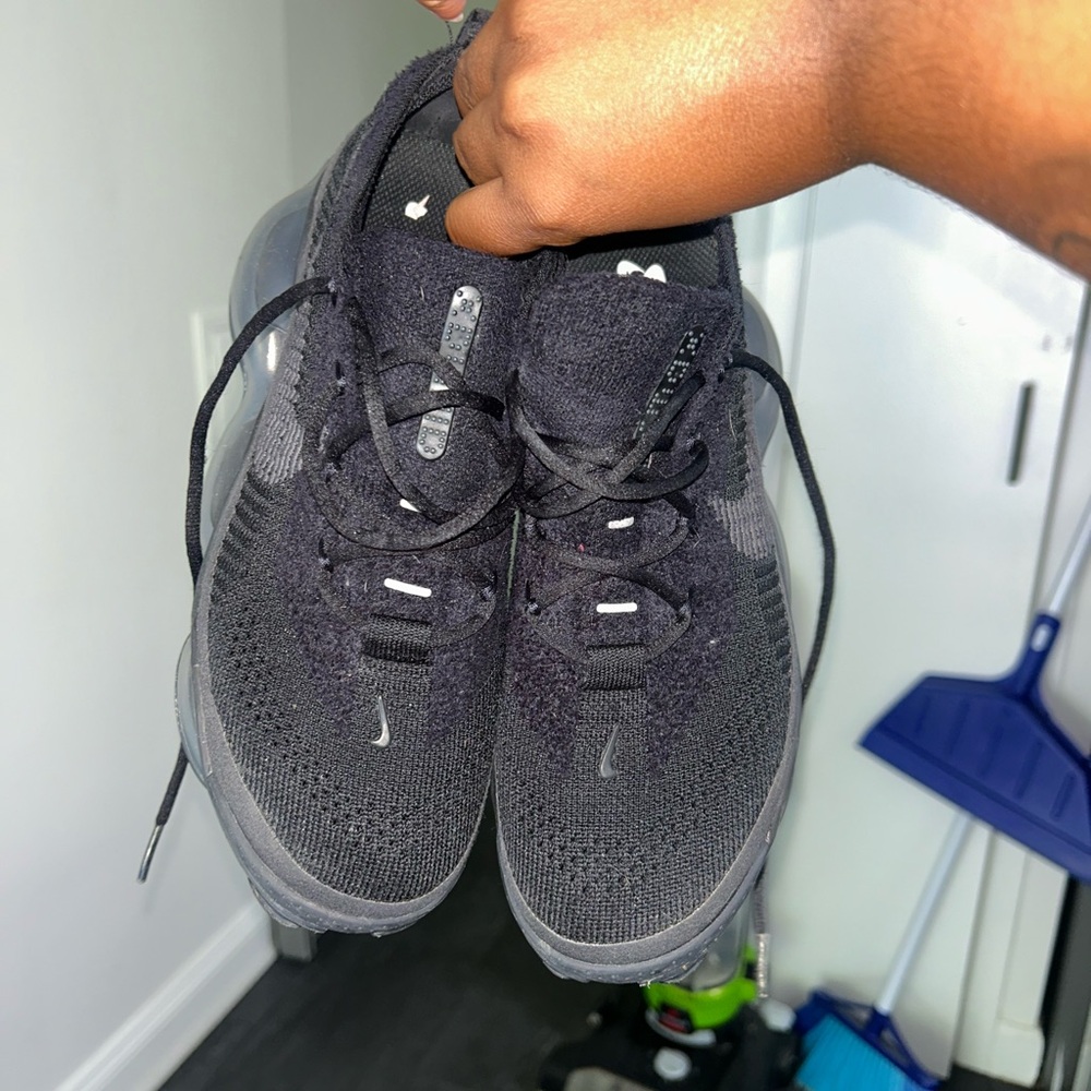 Nike Men's Dark Gray Athletic Shoes